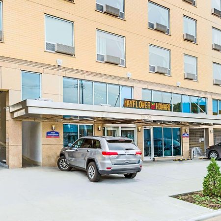 Howard Johnson By Wyndham Long Island City New York Exterior photo