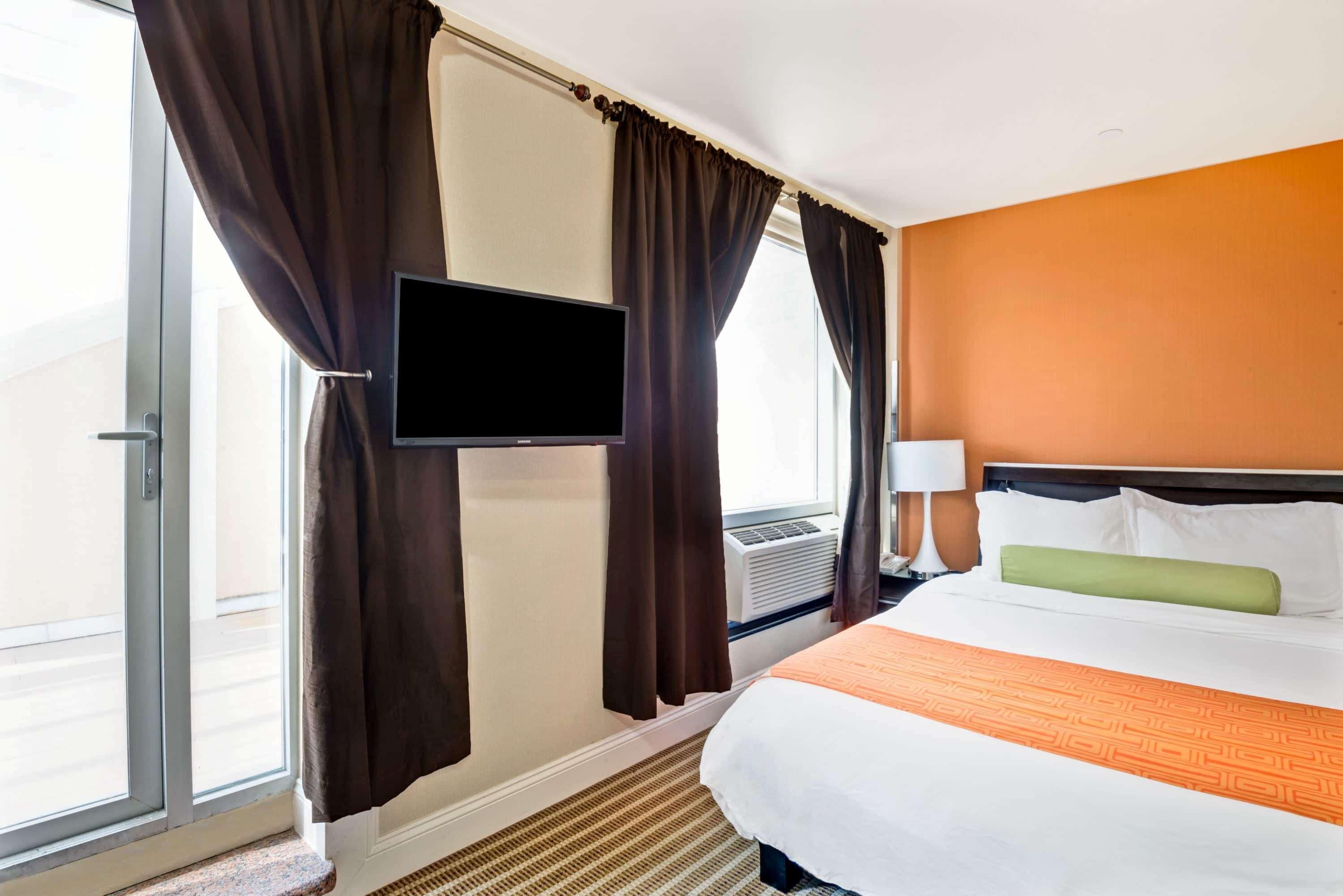 Howard Johnson By Wyndham Long Island City New York Exterior photo