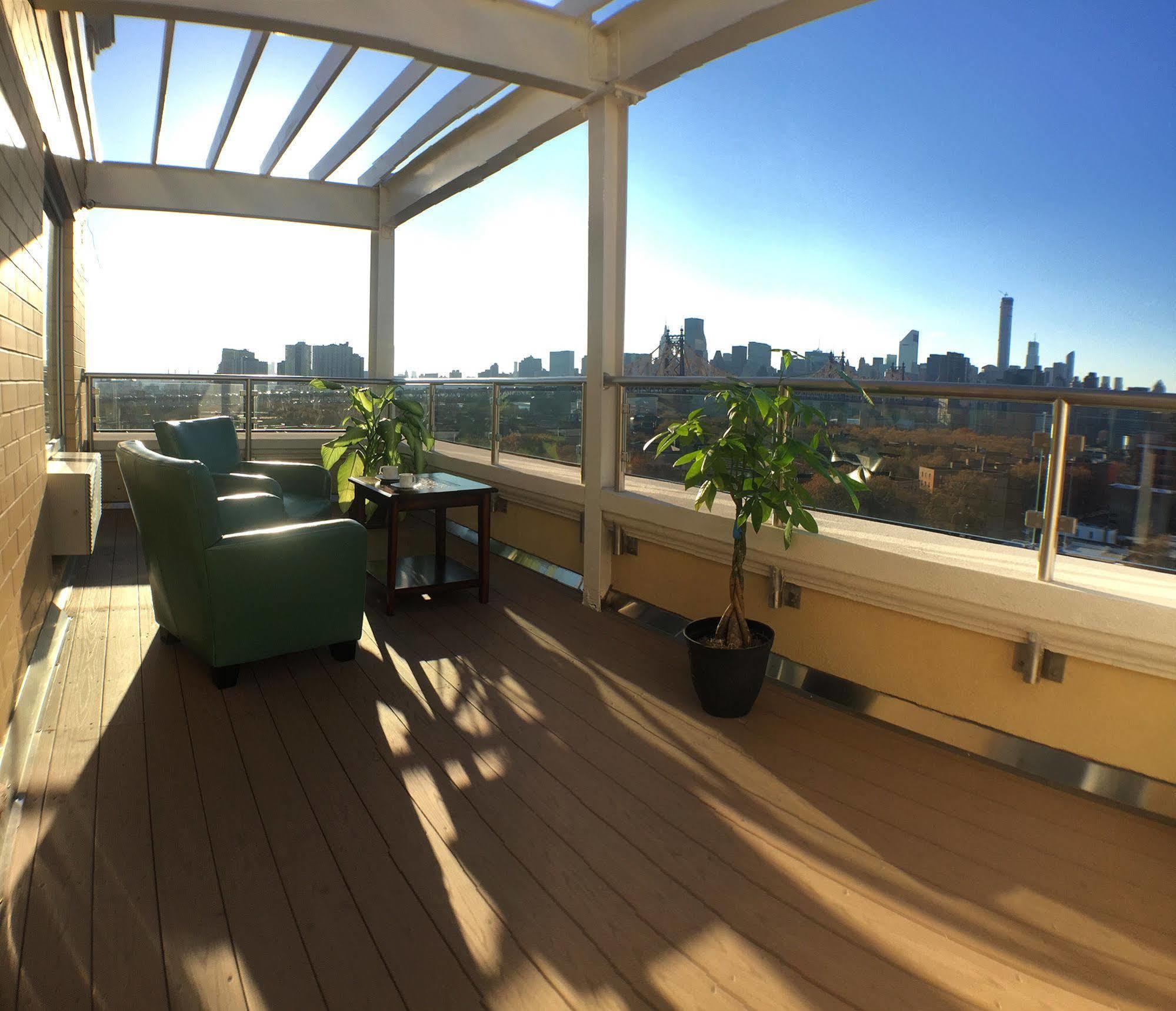 Howard Johnson By Wyndham Long Island City New York Exterior photo