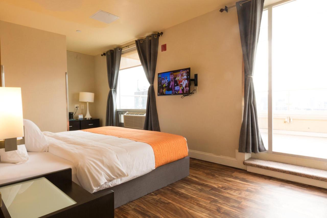 Howard Johnson By Wyndham Long Island City New York Exterior photo